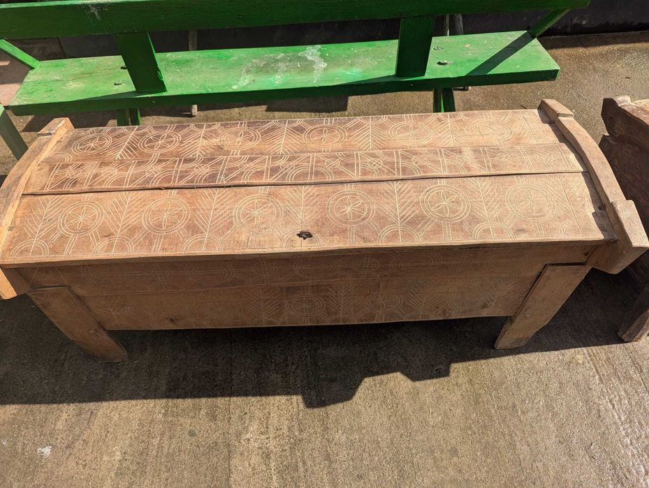 Ladă de zestre veche - ideală pentru colecționari sau decor