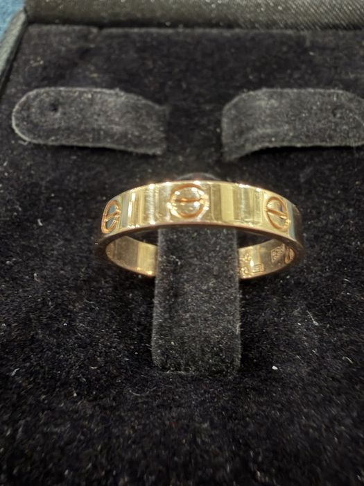 Продам кольцо золотое Cartier оригинал