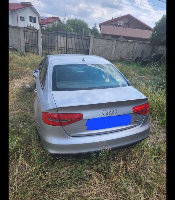 Dezmembrez Audi A4 avariat