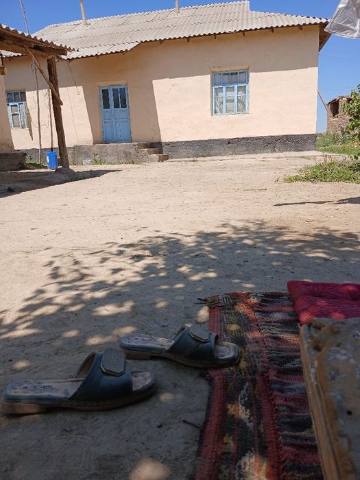 50 sotaxlik uy sotiladi