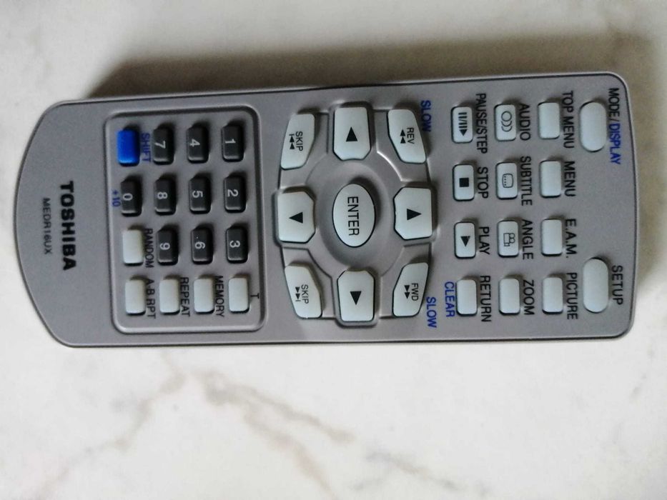 Mini DVD player Toshiba, ideal pentru călătorii