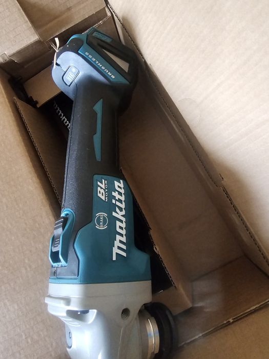 Makita polizor 18v li ion,pret fix