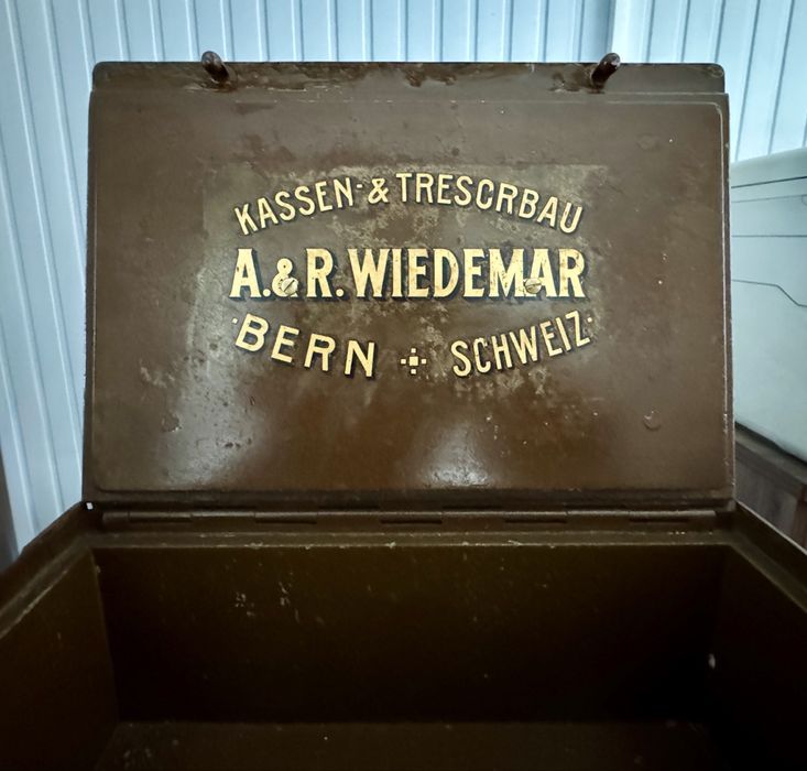 Стара швейцарска каса / сейф A&R Wiedemar Bern