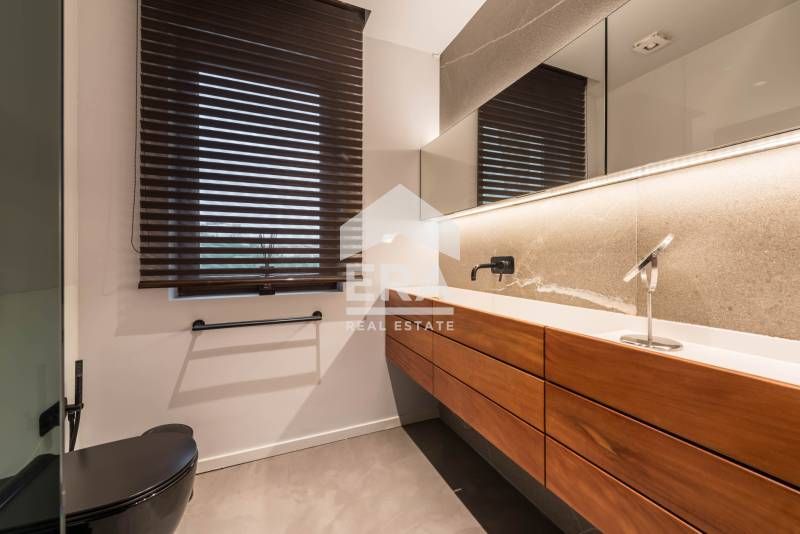 Продава се Тристаен апартамент в Варна, Бриз - 132 кв.м за 2500 €/кв.м - Снимка #9