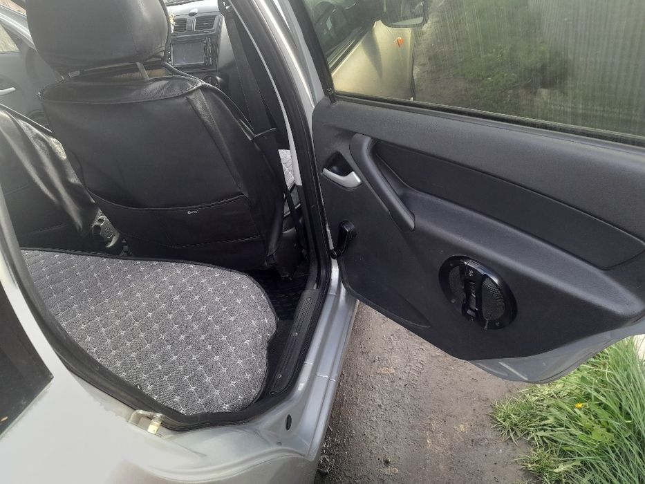 Продам машину лада калина 2 хетчбек