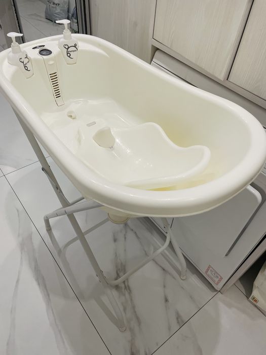 Бебешка вана със стойка
