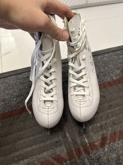 Продам коньки в отличном состоянии 30 размер