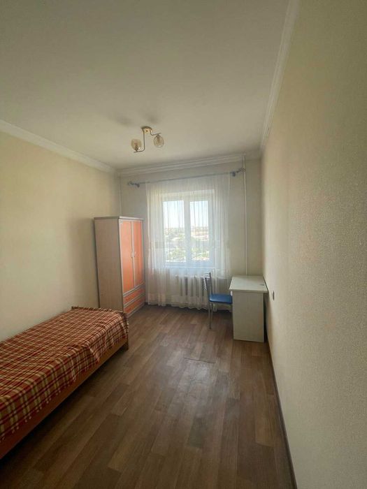 Продаю четырёхкомнатную квартиру (Со́бственник)