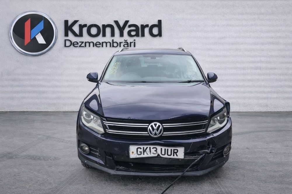 Far Dreapta Volkswagen Tiguan 5N Facelift 2011 - 2015 SUV 4 Usi (1071) Fara xenon Cleme ...