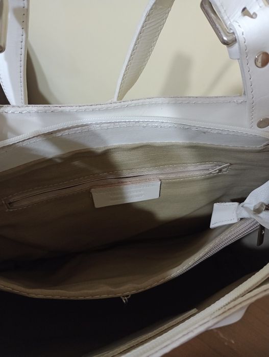 Бяла дамска чанта естествена кожа