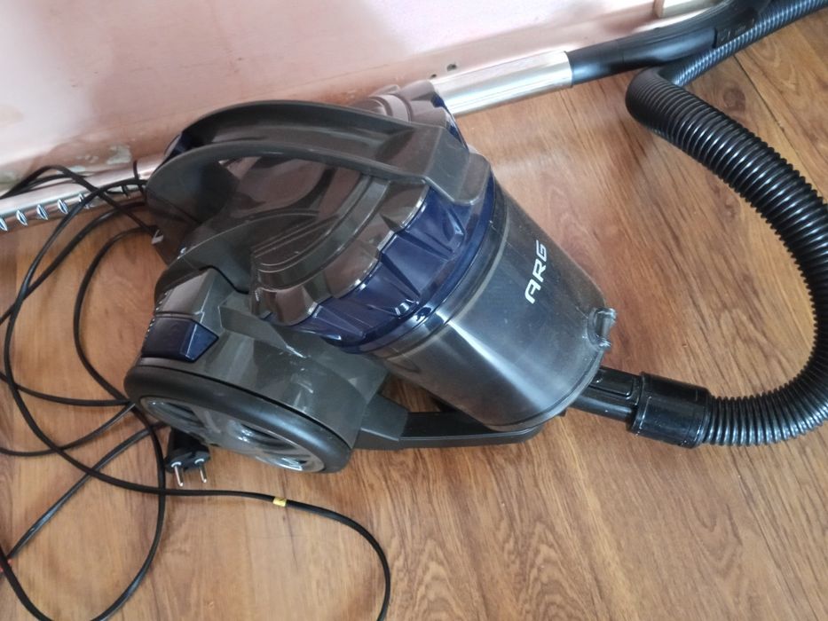 Пылесос рабочий продам