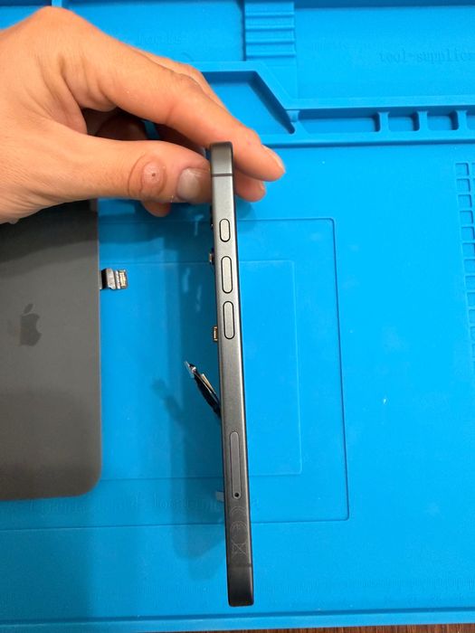iPhone 17 Black на части цял не се продава