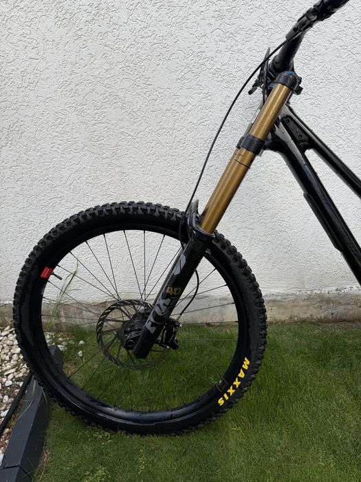 Santa Cruz V10.8 Carbon