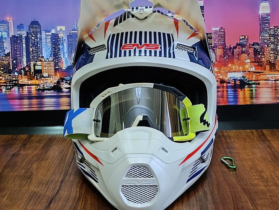 Мото шлем от Американского бренда EVS