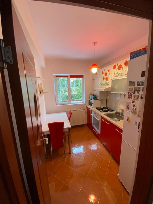 Inchiriez apartament 2 camere,55 mp, parcare inclusa-Floresti