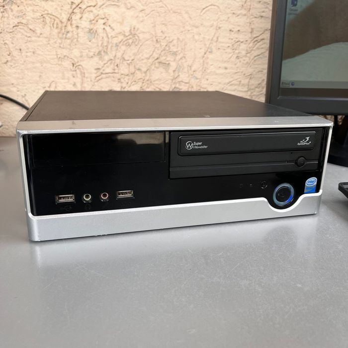 Мини компьютер монитор клавиатура мыш