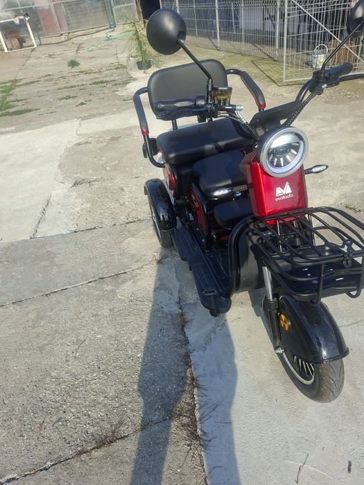 Triciclu/Scuter/carucior electric pentru varstnici