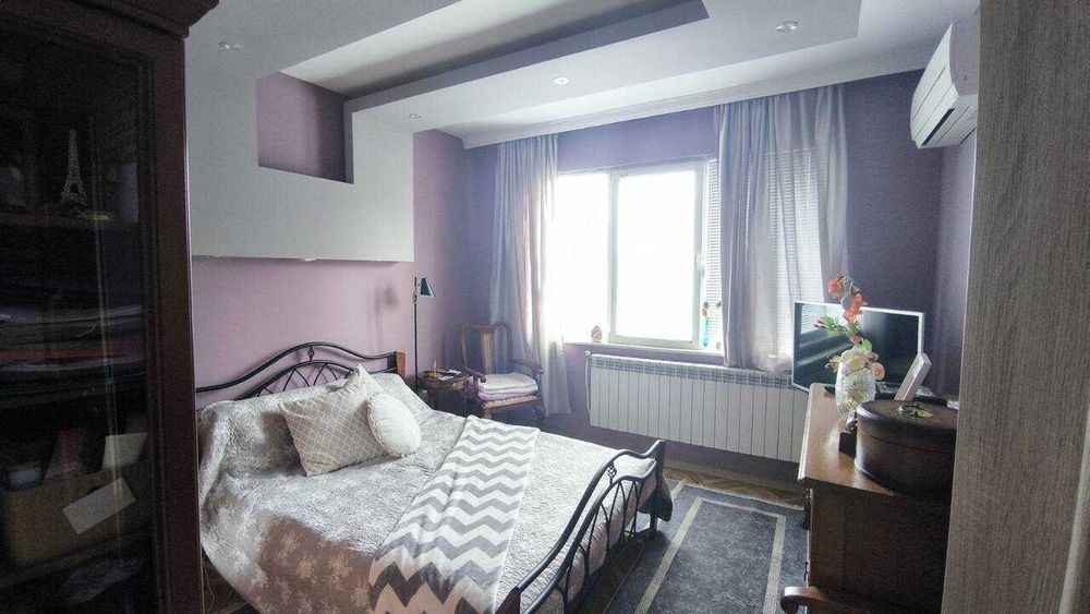 Обзаведен етаж с 3 спални + мансарден двустаен + гараж + двор