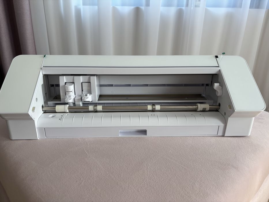 Silhouette Cameo 4 + accesoriile din poze