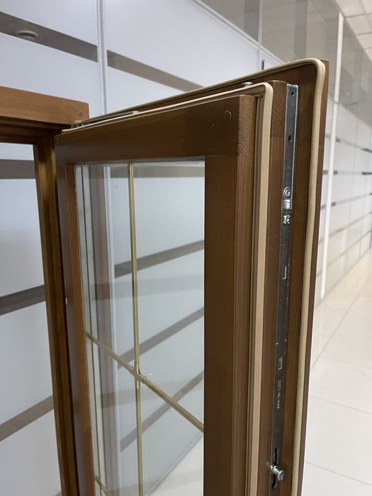 Деревянное евро окно в баню дом