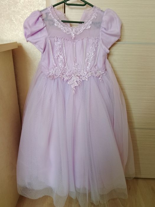 Продам платье 4-5 лет