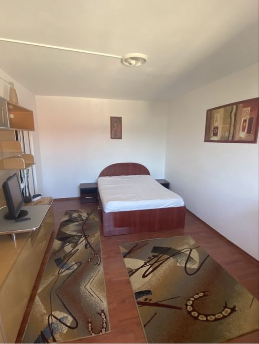 Inchiriez garsoniera zona Traian