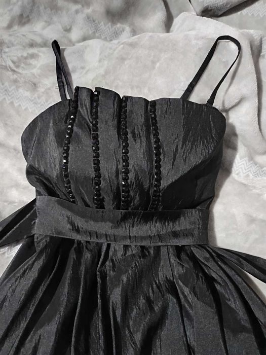 Официална  рокля , цвят черен  сатенен  ефект  ,  S/M размер