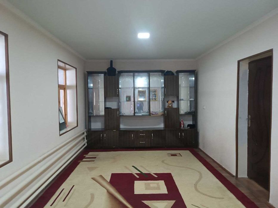 Таш. Обл. продается дом 55 соток. 4 комнаты