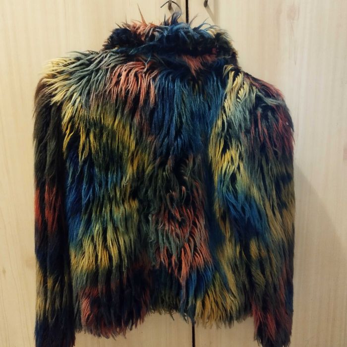 Късо дамско кожухче,запазено.