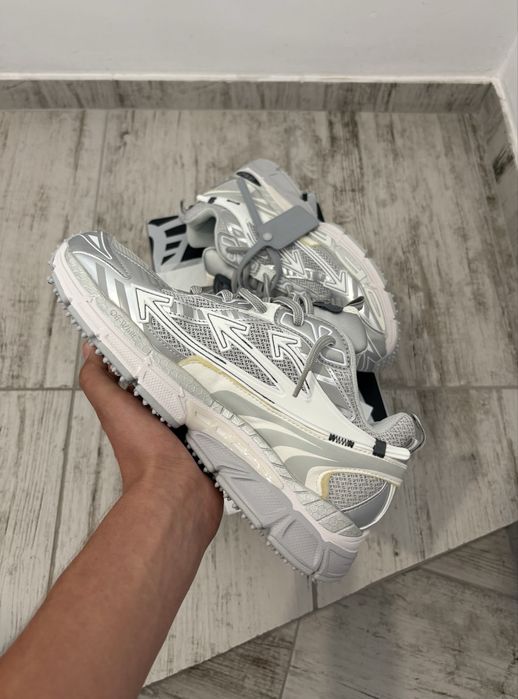 Off-White Be Right Back