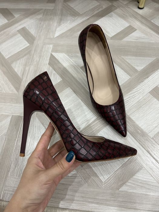 Новые туфли бордовый