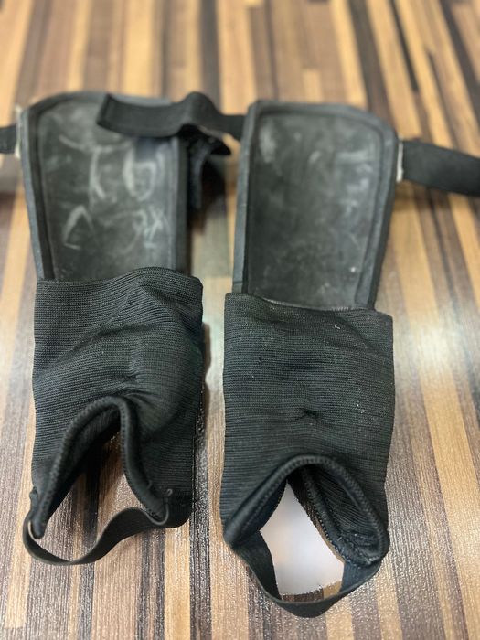 Щитки футбольные