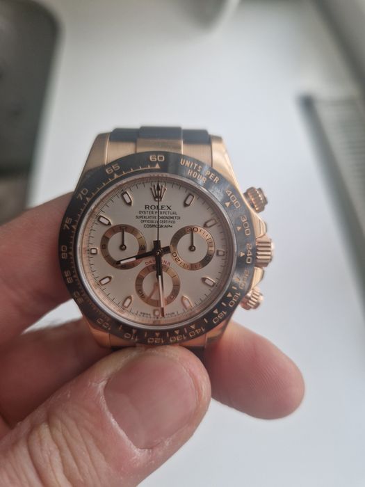 Продам часы Rolex Daytona золотые
