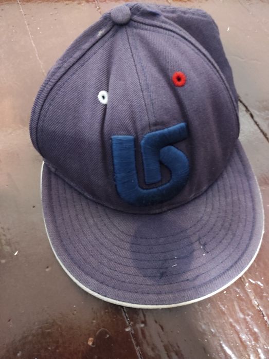 Мъжка шапка с права козирка