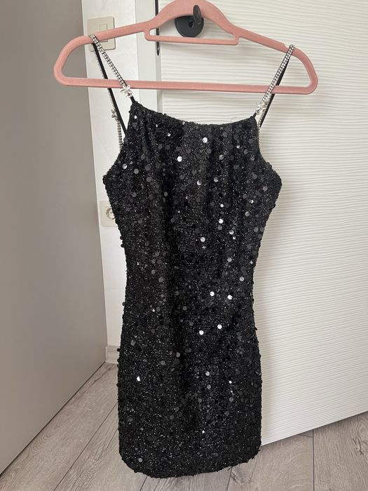 Черна рокля с пайети