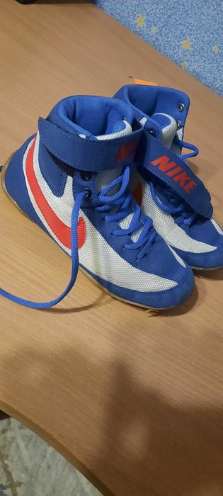 Продам борцовки новые