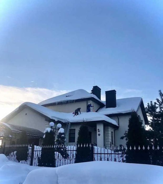 чистка снега с крыш