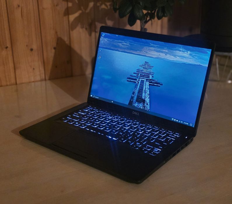 Ultrabook Dell i7 8th 4.8GHz 8CPUs 16GB RAM NVMe 500GB