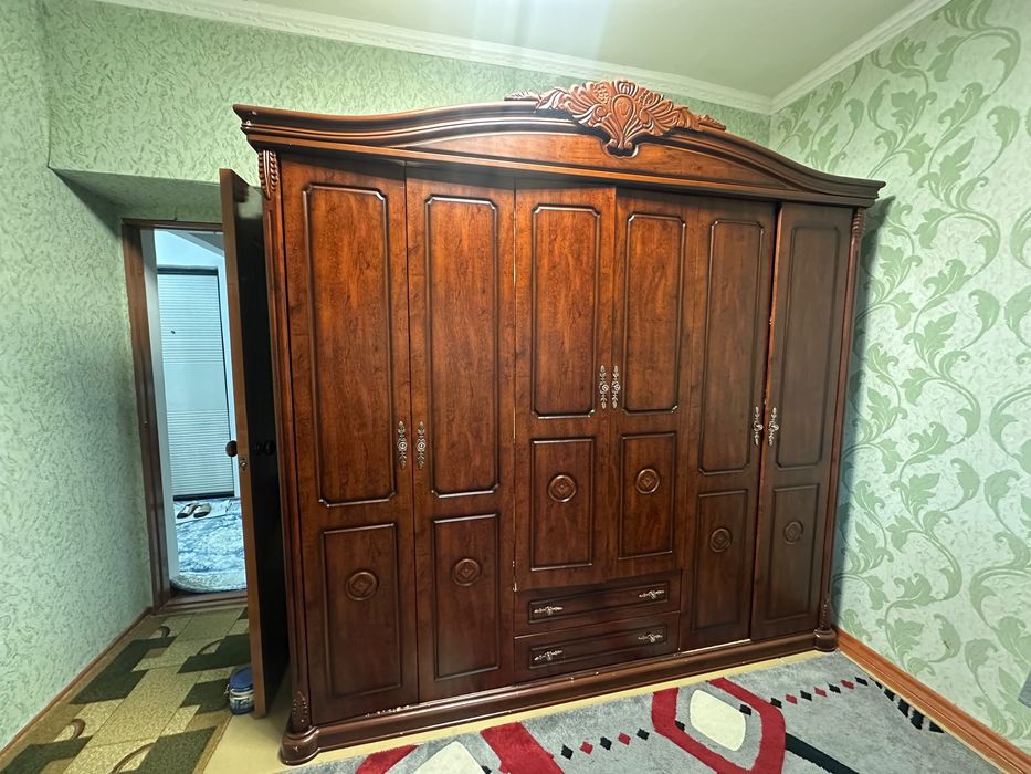 Классический спальный гарнитур