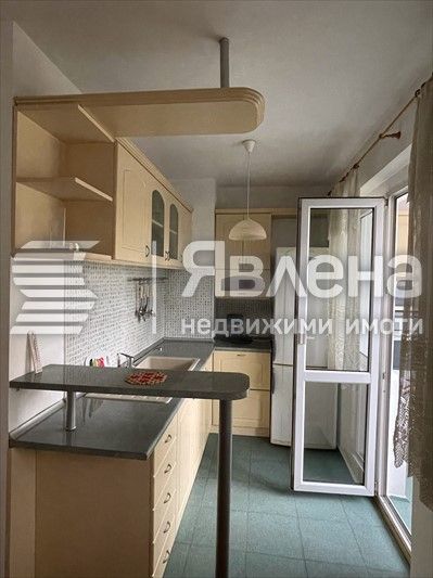 Дава се под наем Тристаен апартамент в Варна, ВИНС - 100 кв.м за 600 € - Снимка #3