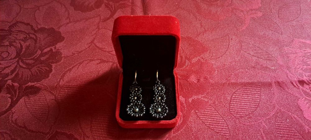 Ръчно изработени обеци и гривна в стилен черен цвят