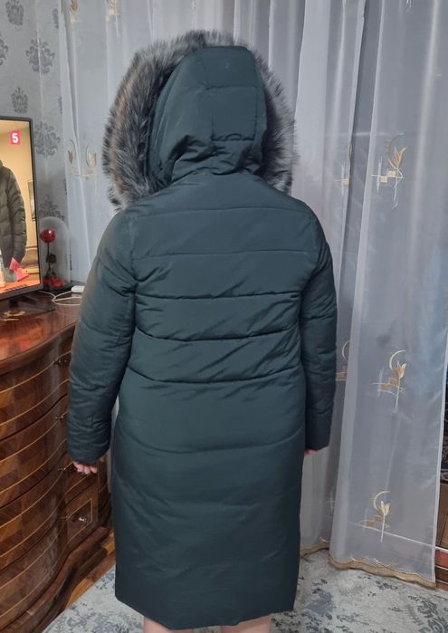 Зимняя куртка в идеальном состоянии