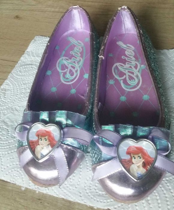 детски елегантни, лъскави пантофки дисни 30 номер - 20лв