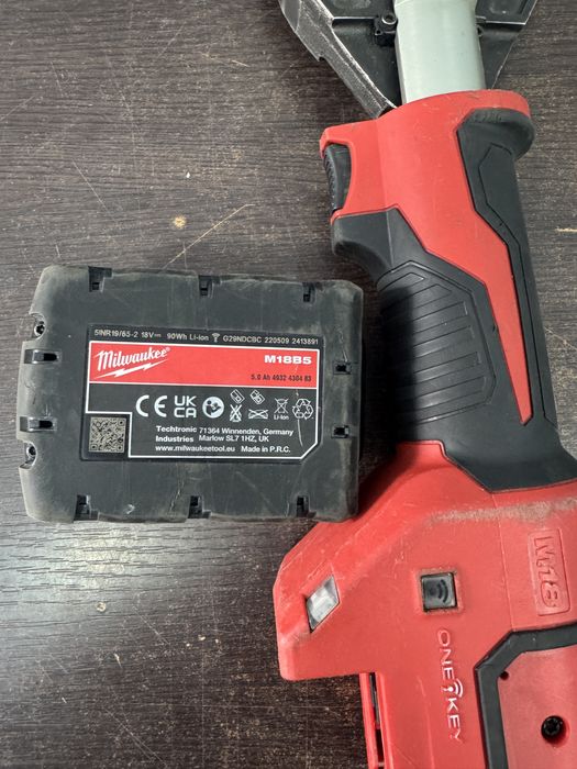 Milwaukee M18 masa de taiat cablu