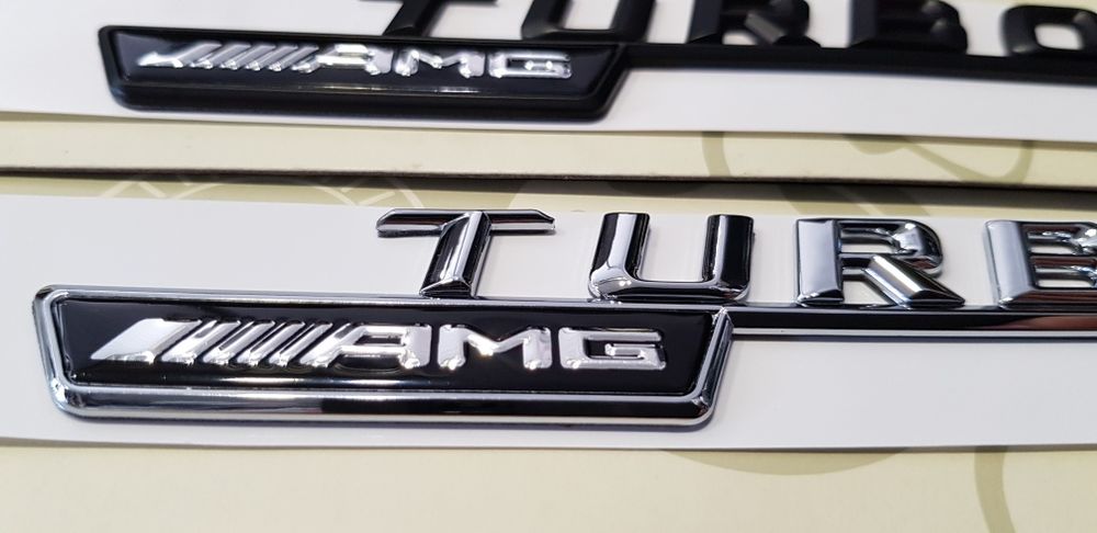 Емблема V8 Biturbo AMG