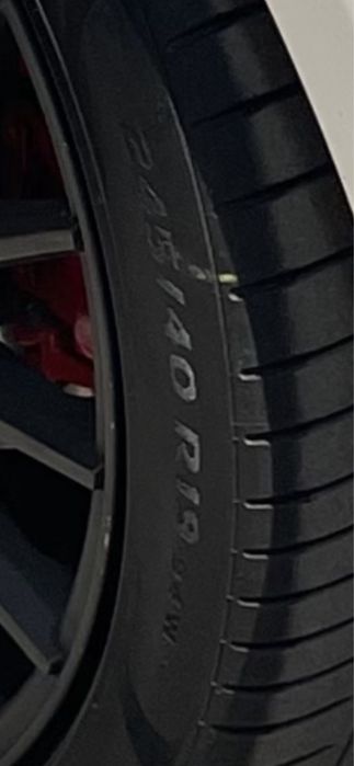 Pirelli 245/40/19 p zero лятна