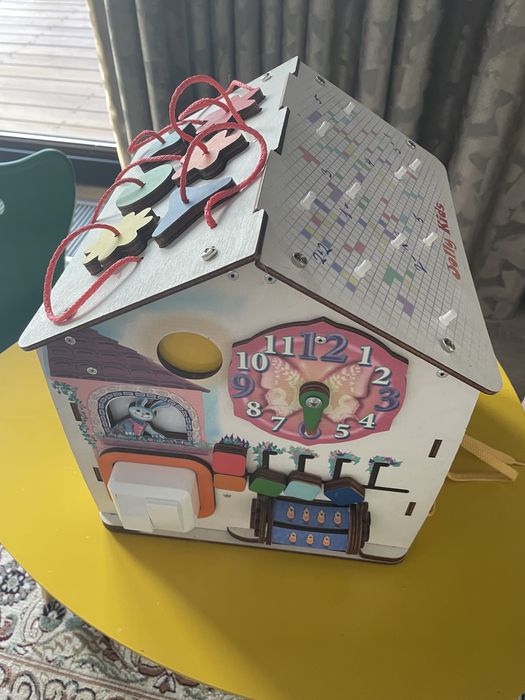 Бизиборд Домик развивающий