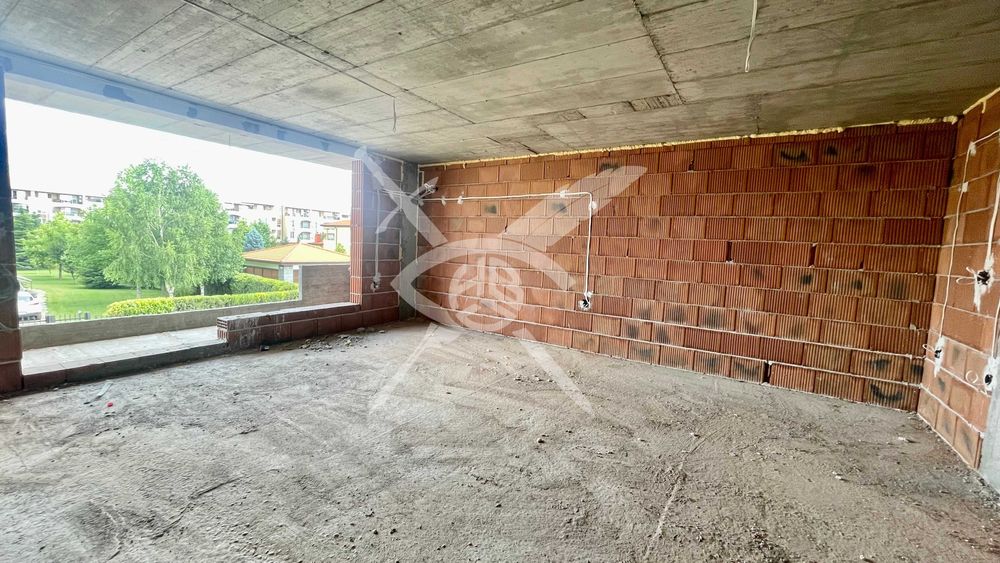 Продава се Тристаен апартамент в Пловдив, Остромила - 95 кв.м за 871 €/кв.м - Снимка #1