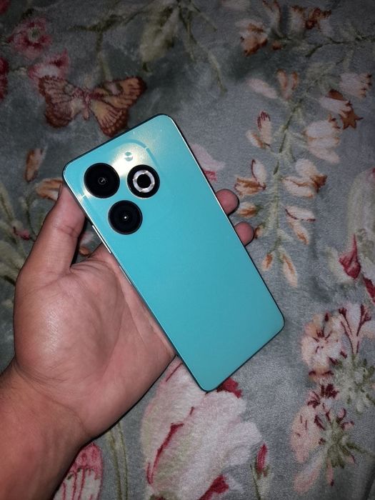 Infinix smart 8 , yaxshi holatda , narxi kelishiliadi