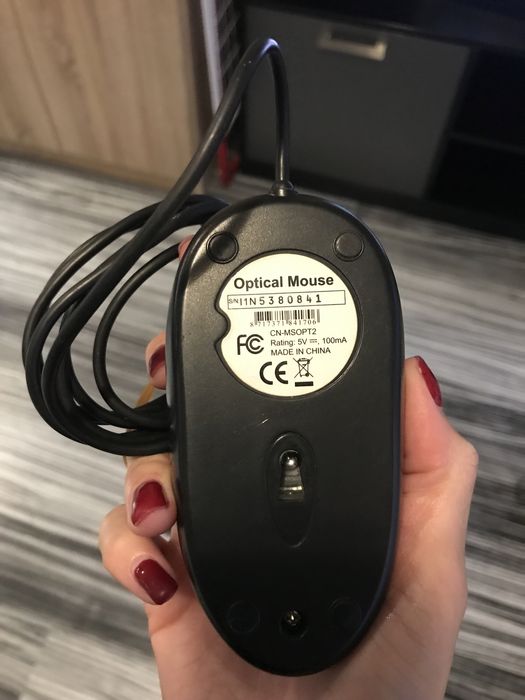 Оптична безжична мишка Ednet и обикновена оптична мишка